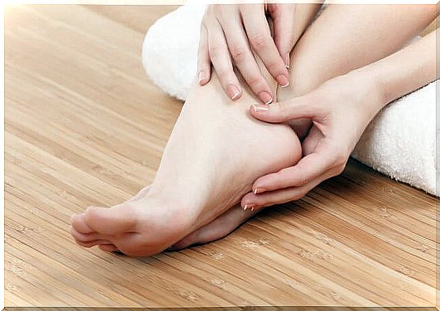 6 Natural Remedies For Swollen Ankles And Feet